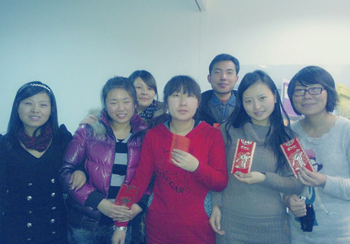 <a href=http://m.zhangshixu.cn/ target=_blank class=infotextkey>大立教育</a>員工.png